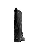 Botas de mujer con acabado suave y tachas, aportando un carácter disruptivo a cualquier outfit.