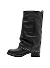Estilo urbano en cuero negro, perfectas para combinar con vestidos largos o jeans rotos.