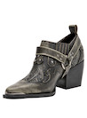 Zapato vaquero multicolor de mujer en cuero con detalles metálicos y tachas, ideal para un look audaz.