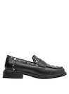 4Mocasín negro con diseño audaz, combina comodidad y estilo contemporáneo para un look urbano.