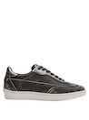 Zapatilla gris de cuero, estilo moderno y cómodo para actividades cotidianas.