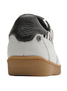 Zapatilla urbana blanca para mujer, destaca por su audaz textura de cebra y confort en cada paso.