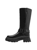 Bota de mujer en cuero negro con acabado brillante, perfecta para combinar con vestidos.