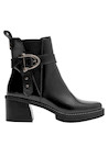 Botín urbano de cuero, diseñado para mujeres que buscan un estilo audaz y poderoso.