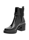 Botín negro con tacón bloque de 6.5 cm, perfecto para actividades diarias con estilo.