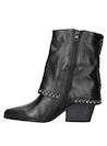 Botín negro de cuero con punta puntiaguda y taco bloque de 7.5 cm, ideal para un look audaz.