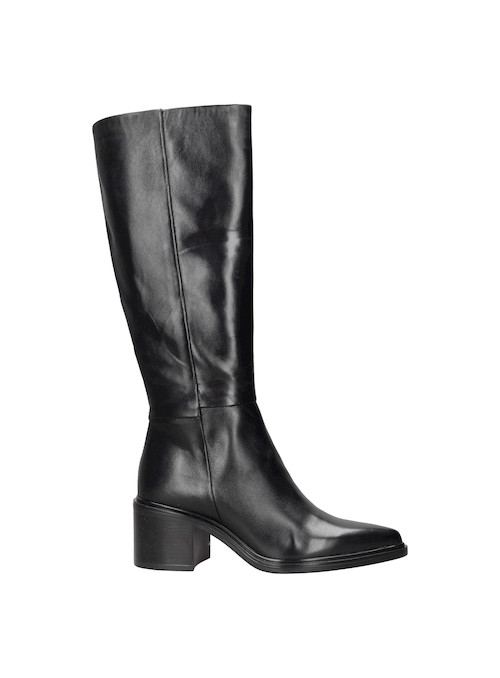 Bota casual de cuero negro para mujer, perfecta para combinar con vestidos de cuero o jeans ajustados.