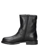 Botín negro de cuero con taco bloque de 3 cm, ideal para looks rockeros.