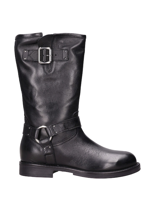 Bota negra de cuero para mujer, perfecta para combinar con jeans ajustados o vestidos asimétricos.