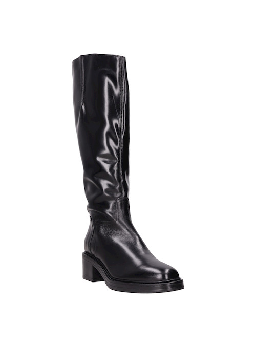 Botas de cuero negro para mujer, ideales para marcar tendencia en tu guardarropa.