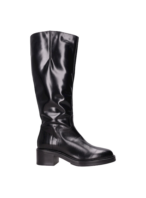 Botas de cuero negro para mujer, ideales para marcar tendencia en tu guardarropa.