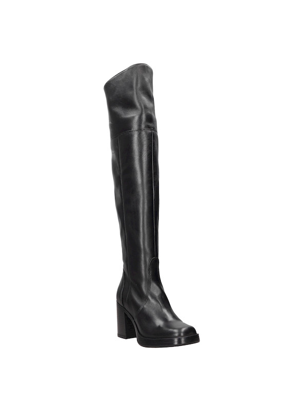 Bota alta de mujer en cuero negro, perfecta para combinar con vestidos ajustados o jeans rotos.
