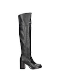 Bota de cuero negro para mujer, diseñada para destacar con un acabado suave y elegante.