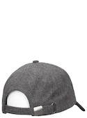 Accesorio negro de mujer, jockey con visera semi curva, recomendado para looks deportivos.