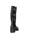 Bota urbana de cuero negro con hebillas metálicas, ideal para un look audaz.