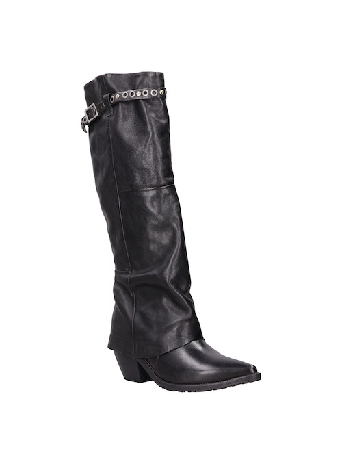 Bota vaquera negra de cuero suave, ideal para un look urbano y vanguardista.