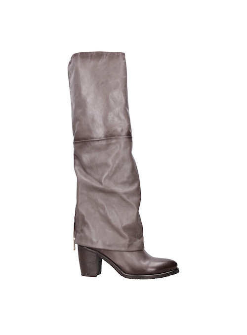 Bota de cuero gris para mujer, diseño contemporáneo que resalta la personalidad audaz en ocasiones especiales.