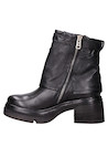 Botín negro de mujer con taco bloque de 6.5 cm, ideal para looks vanguardistas.