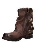 mujer botines de cuero moro estilo urbano, ideal para uso diario y salidas casuales.
