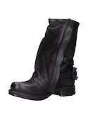 Botín negro de cuero italiano para mujer, estilo urbano con diseño de punta redonda.