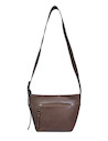 Enfoque en el material PU, destacando su durabilidad y estilo casual.