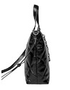Tote bag negra con strap extraíble y dos bolsillos prácticos.