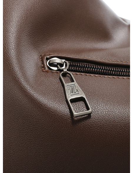Tote bag café de mujer con acabado elegante y detalles metálicos, ideal para uso casual diario.