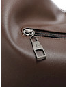 Tote bag café de mujer con acabado elegante y detalles metálicos, ideal para uso casual diario.