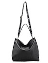 Estilo casual en una tote bag negra, con cierre metálico y tachas que añaden un toque moderno.