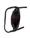 Bandolera negra de mujer en estilo casual, confeccionada en PU con detalles de ojetillos y hebilla metálica.