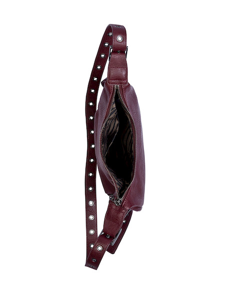 Bandolera burdeos Zappa de PU con detalles metálicos, ideal para un estilo casual femenino.