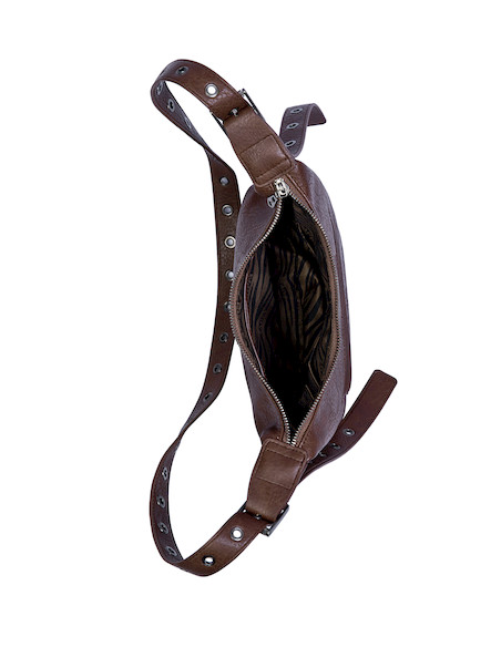 Bandolera Zappa en color Moro para mujer, estilo casual, con correa ajustable y ojetillos metálicos.