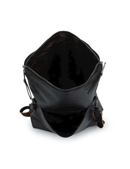 Bandolera negra de mujer en estilo casual, con textura única y detalles metálicos sutiles.