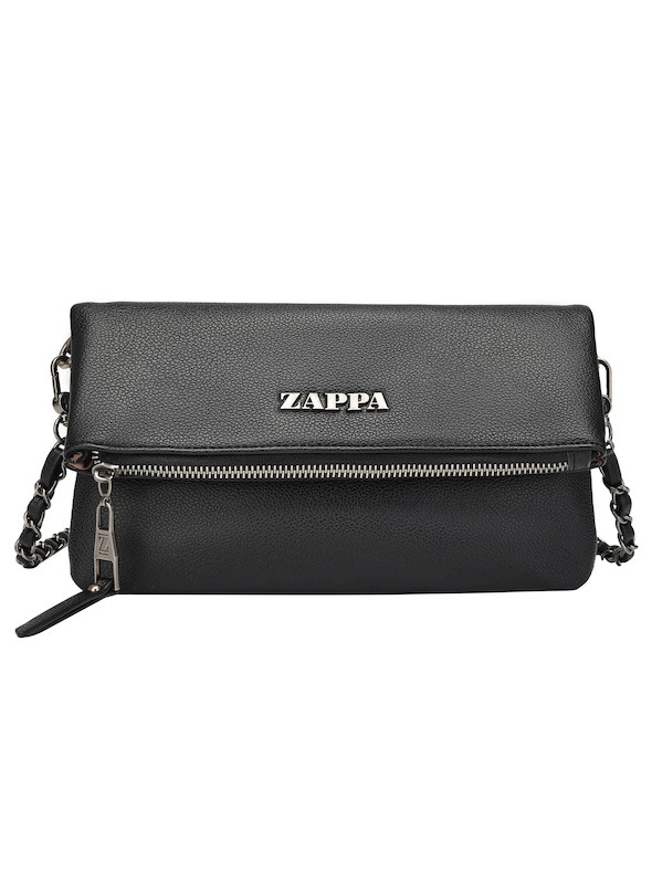 Ángulo superior de la bandolera Zappa negra, enfocando el cierre imán y detalles metálicos.