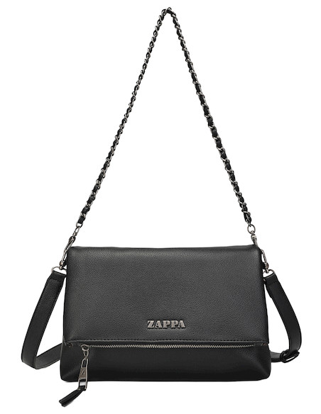 Perspectiva del diseño elegante de la bandolera Zappa en negro, un accesorio que destaca por su actitud desafiante.