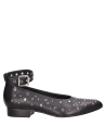 Zapato negro con silueta estilizada y punta afinada, ideal para un look femenino y atrevido.