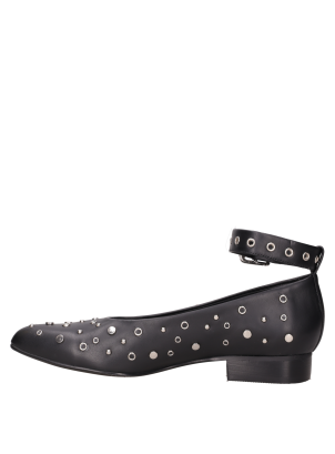 Ballerinas con pequeño tacón de 2 cm, ofrecen comodidad y estilo, perfectas para ocasiones modernas.