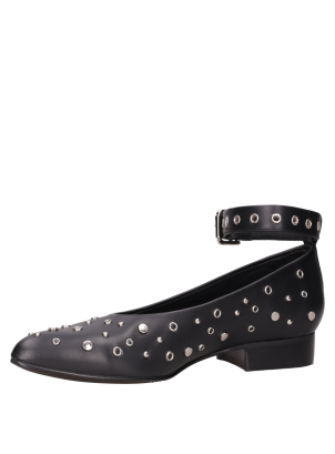 Zapato urbano para mujer, elegante y versátil, ideal para combinar con jeans o faldas midi.