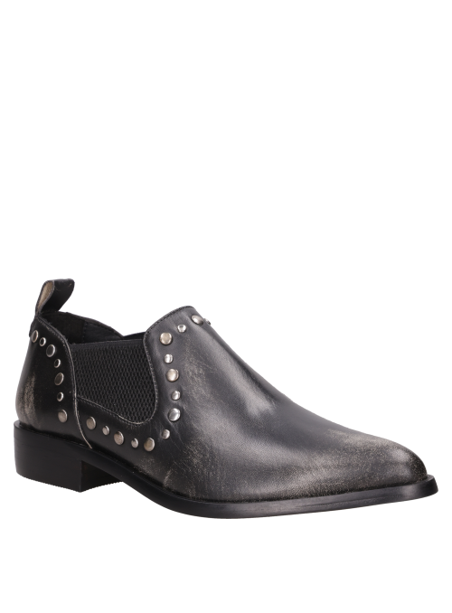 Zapato con paneles elásticos que aseguran un ajuste perfecto y resistente.