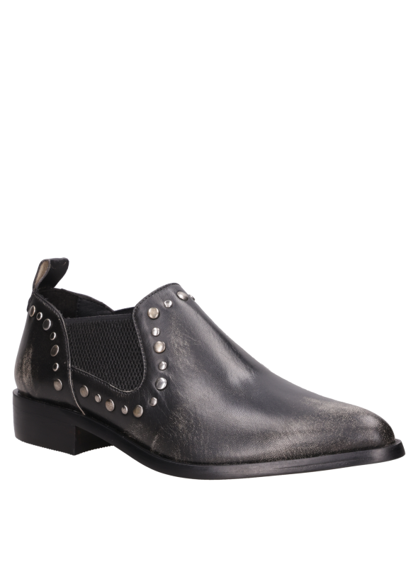 Zapato con paneles elásticos que aseguran un ajuste perfecto y resistente.