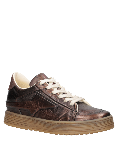 Zapatilla de mujer en color bronce, combinando cordones de algodón crema para un look moderno.