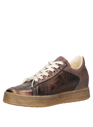 Zapatilla de mujer con suela de goma caramelo, perfecta para ocasiones casuales y audaces.