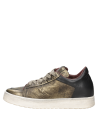 Zapatilla de cuero italiano dorado para mujer, con suela blanca y efecto de suciedad artística.