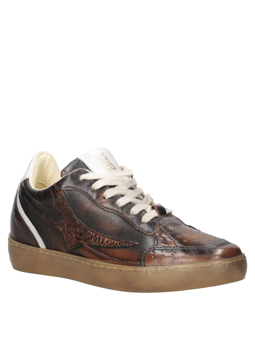 Zapatilla de cuero para mujer, perfecta para marcar presencia en cualquier ocasión casual.