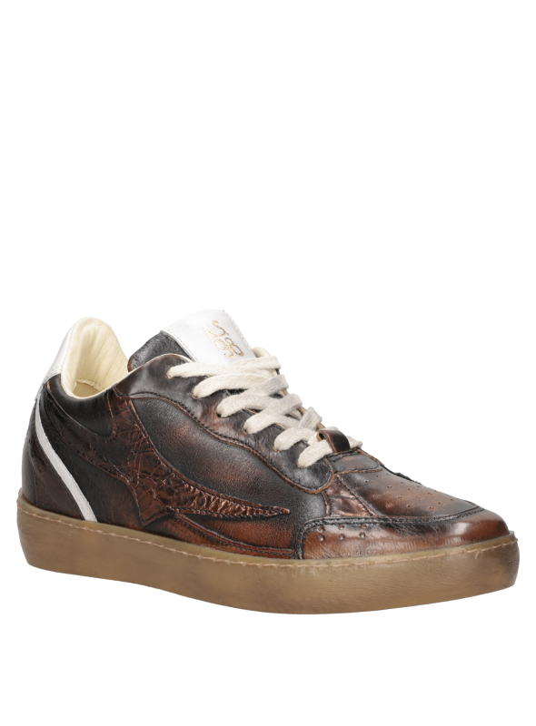 Zapatilla de cuero para mujer, perfecta para marcar presencia en cualquier ocasión casual.
