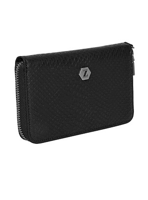 Billetera negra mujer moderna ideal para actividades urbanas con cremallera perimetral.