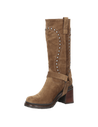 Botas Zappa de gamuza beige tostado, estilo casual para mujer, con tachas metálicas y correa con hebilla.