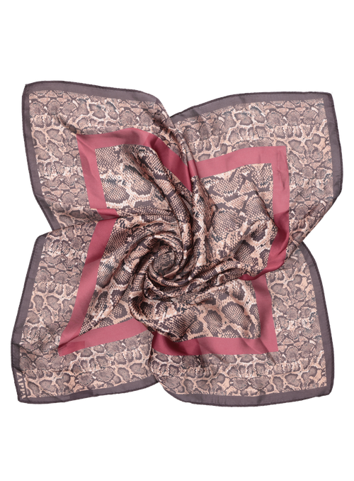 Accesorio café mujer estilo casual ideal para combinar con blusas.