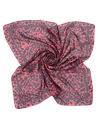 pañuelo rojo mujer estilo casual con detalles metálicos ideal para ocasiones especiales
