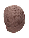 Gorro beanie café para mujer, estilo trendy, ideal para combinar con abrigo oversized y botas.